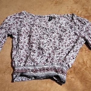One off the shoulder printed cropped shirt